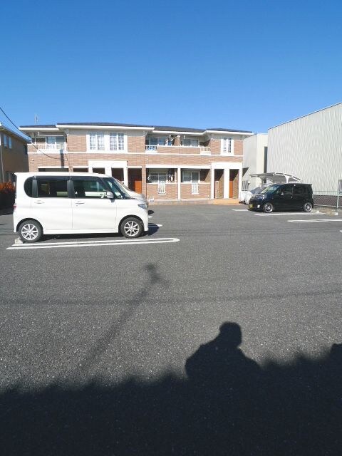 物件外観写真3　(駐車場)