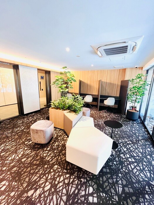 物件外観写真4　(エントランス部分)