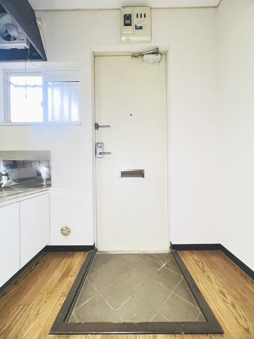 物件内観写真15　(玄関)