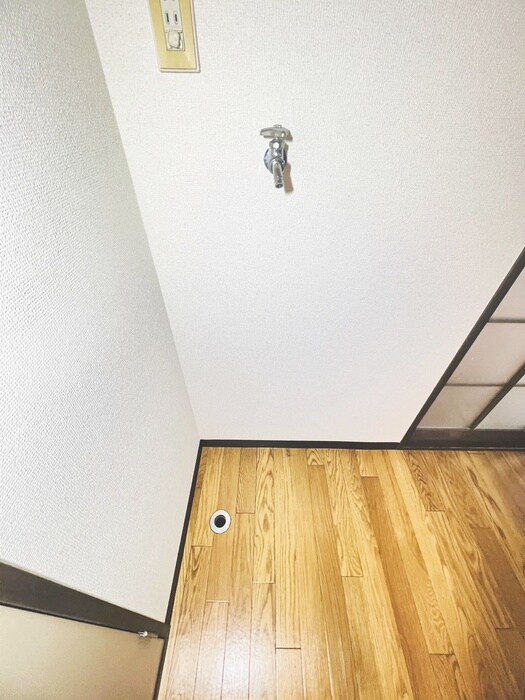 物件内観写真16　(洗濯機置場)
