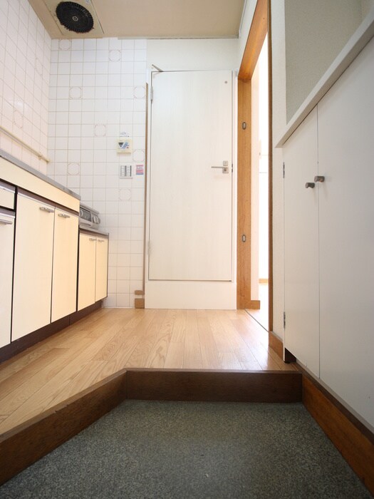 物件内観写真7　(玄関)