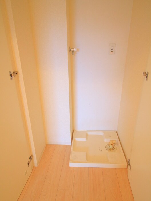 物件内観写真15　(洗濯機置場)