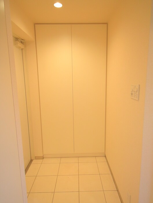 物件内観写真16　(玄関)