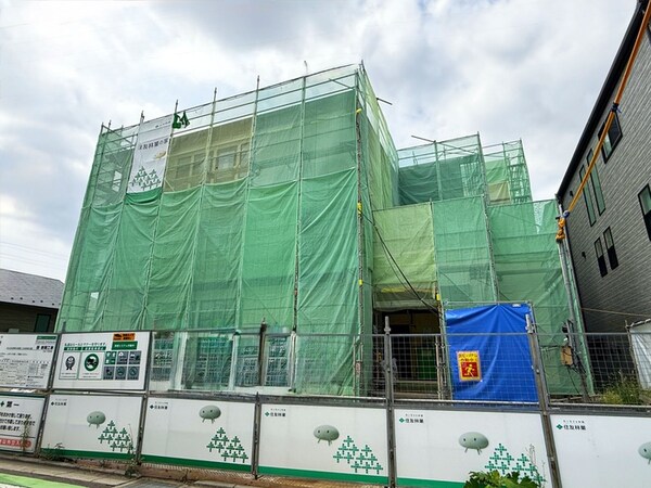 建築中
