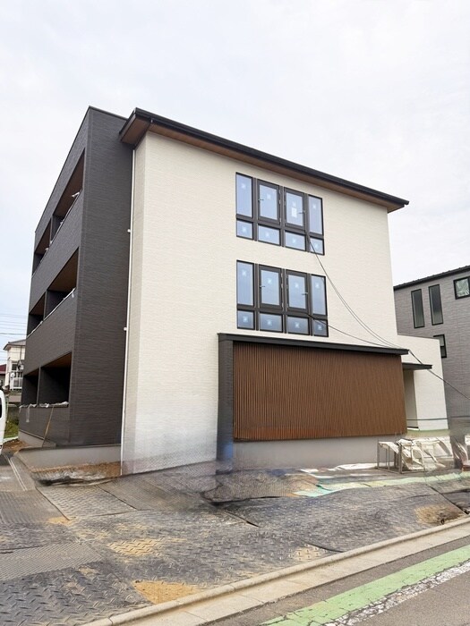 物件外観写真2　(建築中)