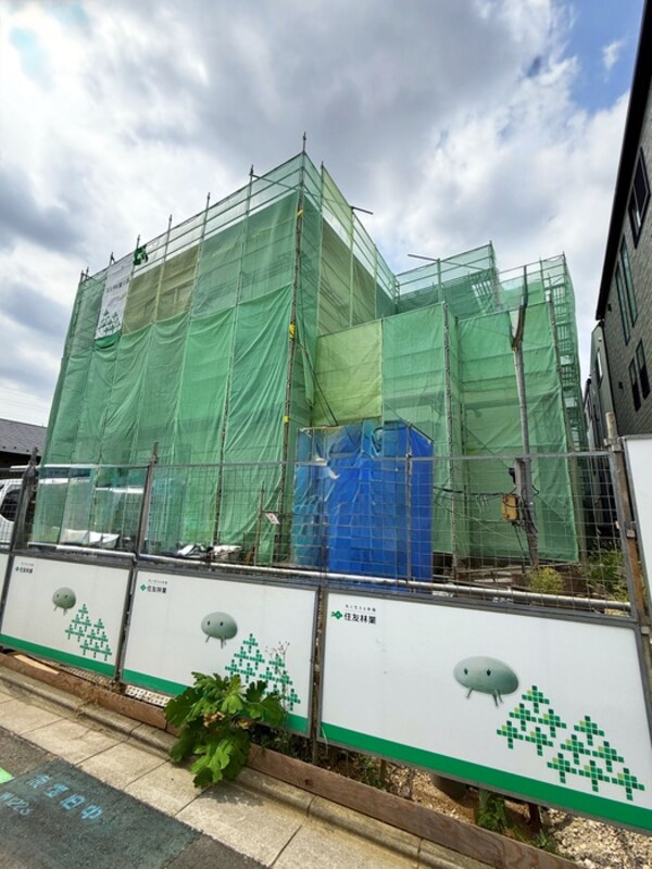 建築中