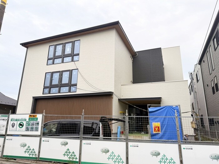 物件外観写真3　(建築中)