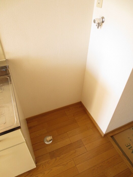 物件内観写真10　(洗濯機置場)