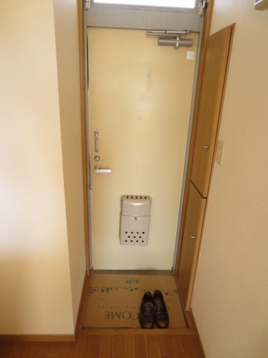 物件内観写真16　(玄関)