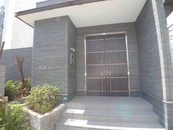 物件外観写真2　(エントランス部分)