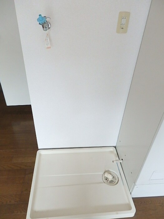 物件内観写真12　(洗濯機置場)