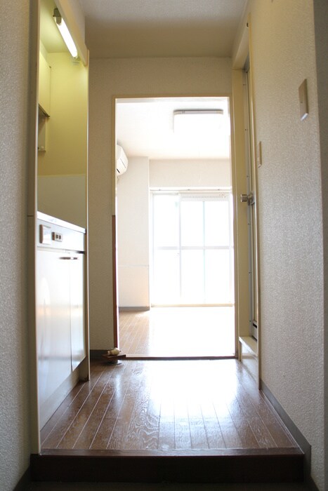 物件内観写真7　(玄関)