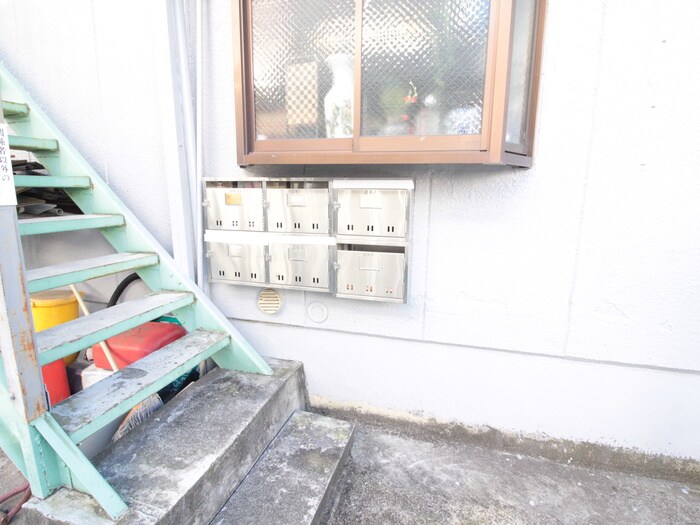 物件外観写真4　(エントランス部分)