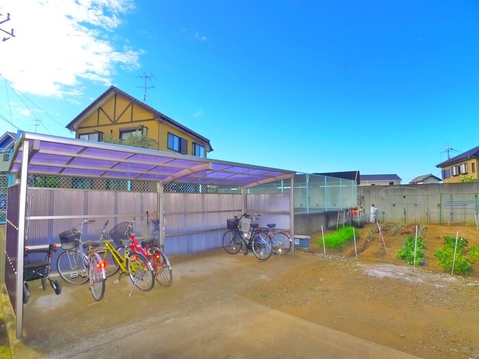 物件外観写真3　(駐輪場)