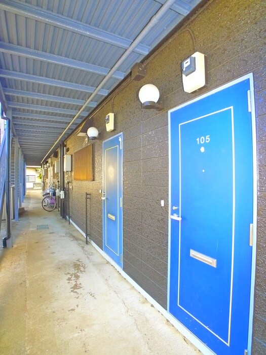 物件外観写真6　(エントランス部分)