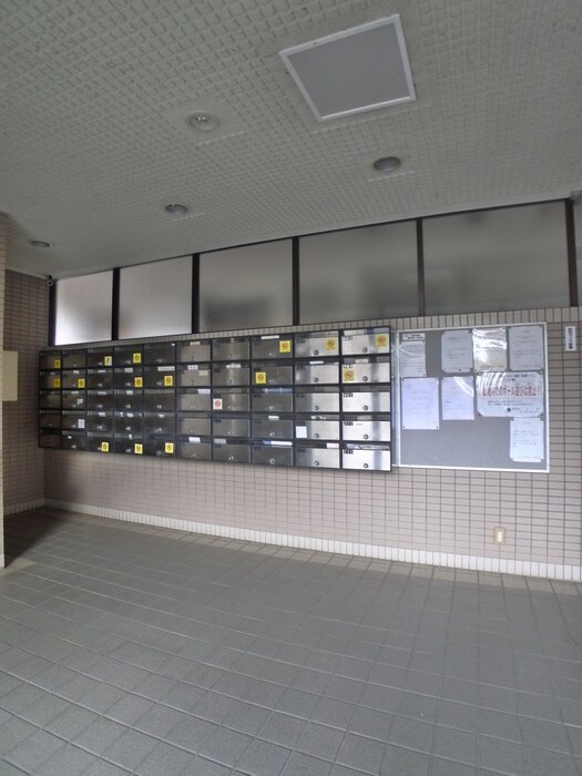 物件外観写真4　(エントランス部分)