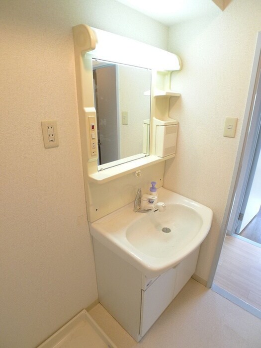 物件内観写真18　(洗濯機置場)