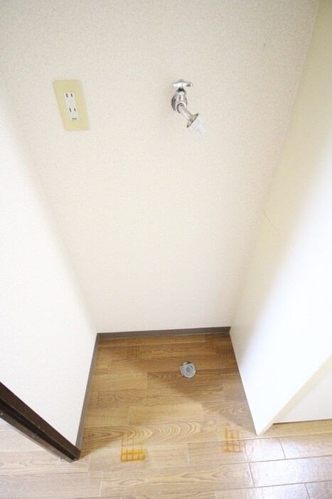 物件内観写真13　(洗濯機置場)