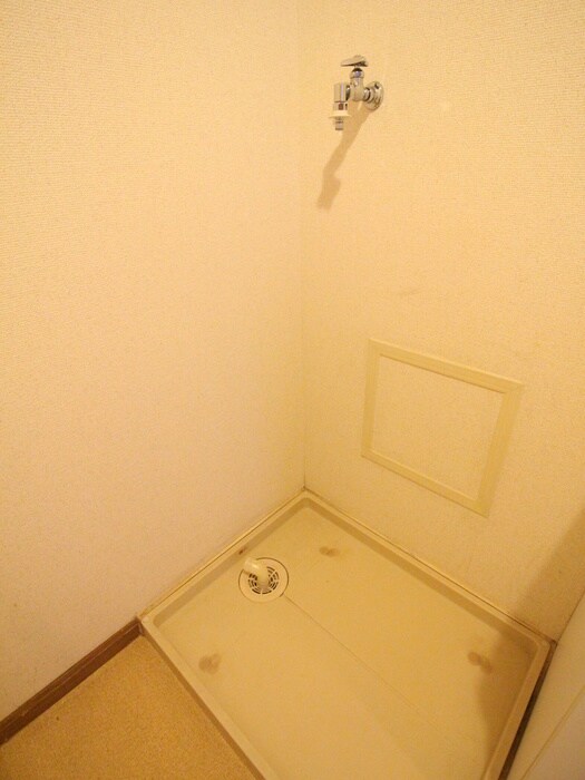 物件内観写真18　(洗濯機置場)