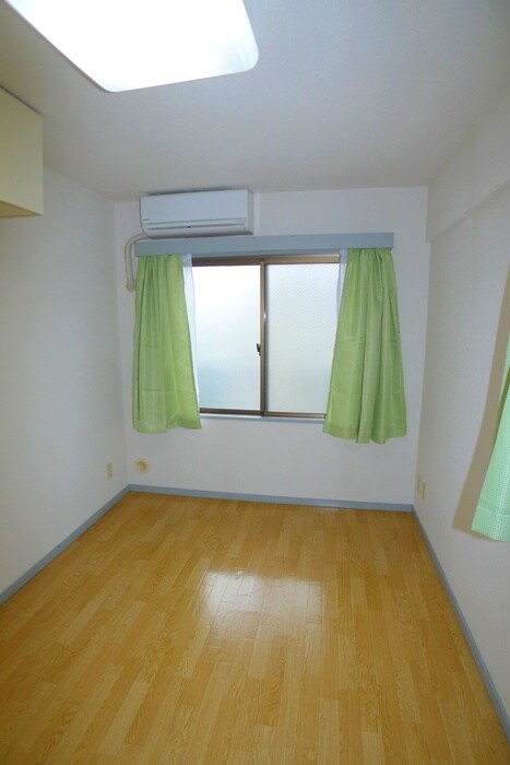 物件内観写真5　(室内からの展望)