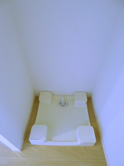 物件内観写真16　(洗濯機置場)