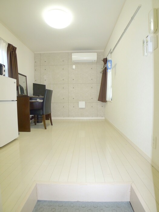 物件内観写真16　(玄関)