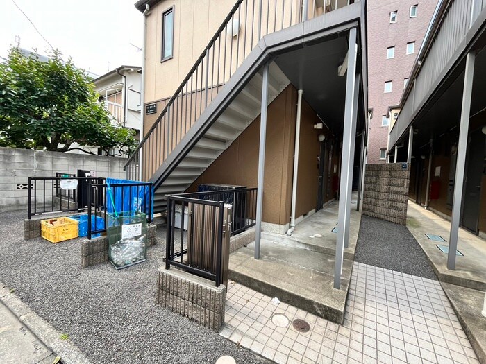 物件外観写真3　(エントランス部分)