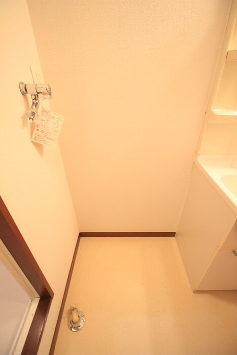 物件内観写真13　(洗濯機置場)