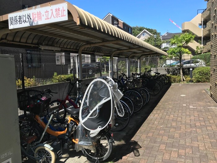 物件外観写真4　(駐輪場)