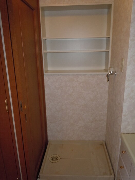 物件内観写真14　(洗濯機置場)