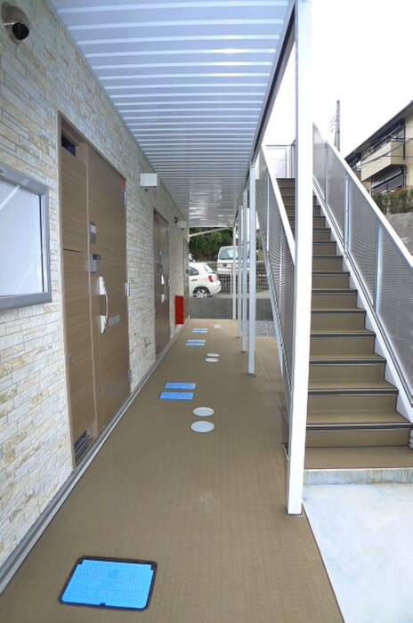 物件外観写真4　(エントランス部分)