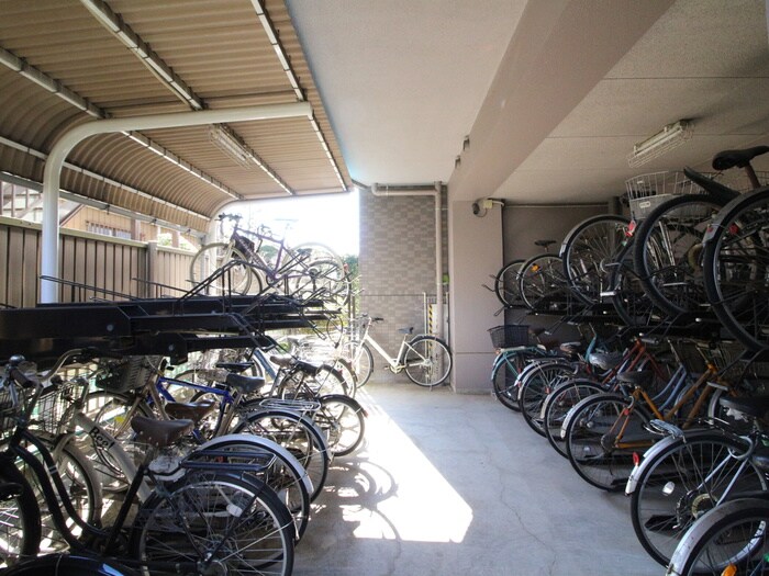 物件外観写真6　(駐輪場)