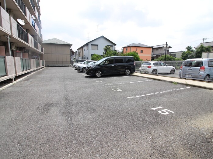 物件外観写真6　(駐車場)