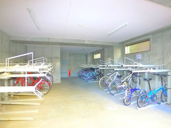 物件外観写真4　(駐輪場)