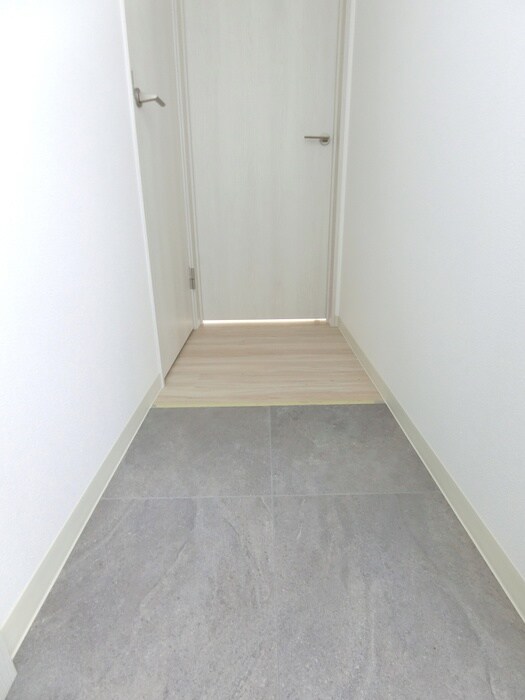 物件内観写真17　(玄関)