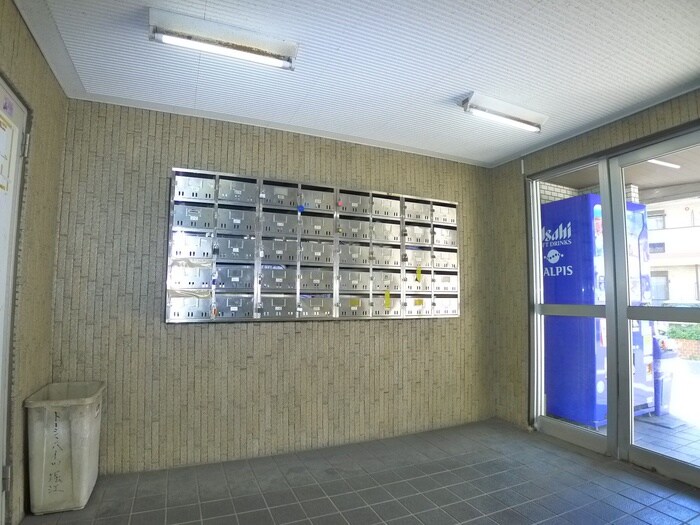 物件外観写真4　(エントランス部分)