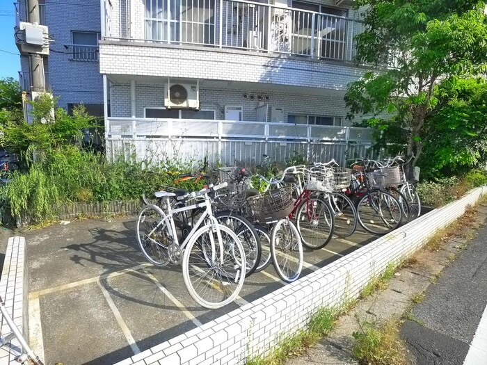 物件外観写真5　(駐輪場)