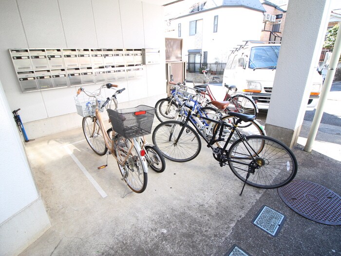 物件外観写真3　(駐輪場)