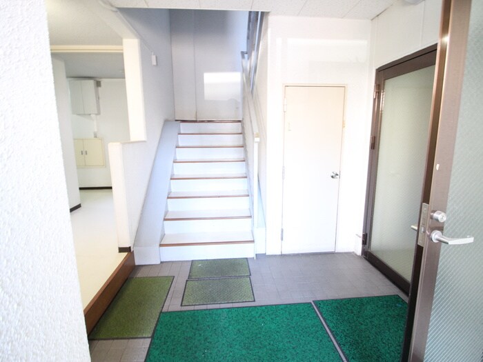 物件外観写真5　(エントランス部分)