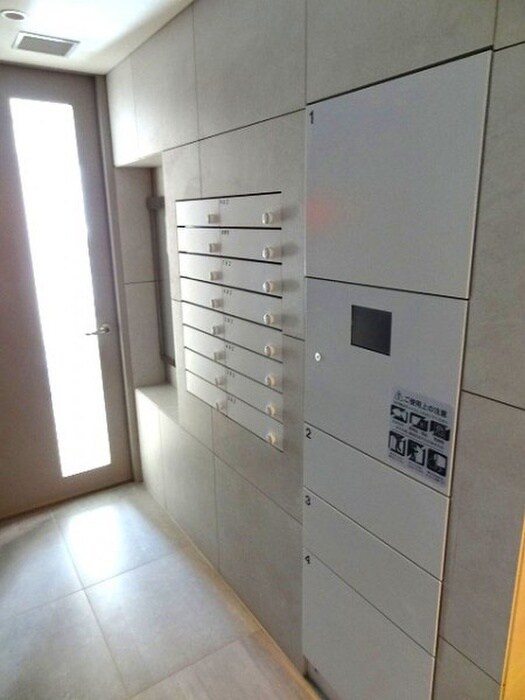 物件外観写真3　(エントランス部分)