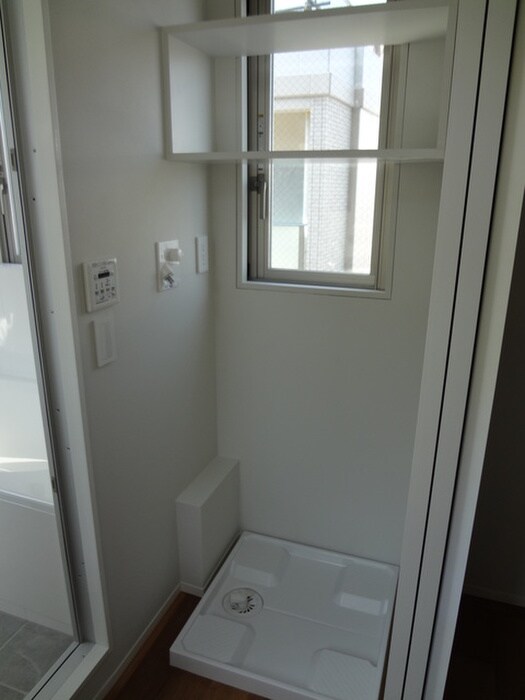 物件内観写真12　(洗濯機置場)