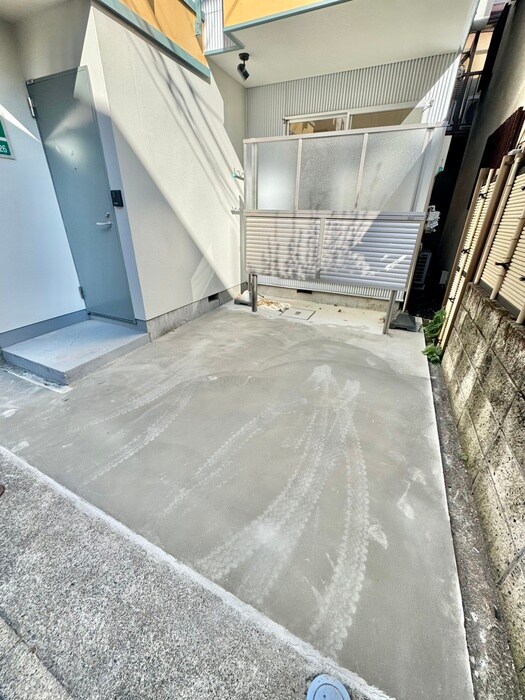 物件外観写真5　(駐車場)