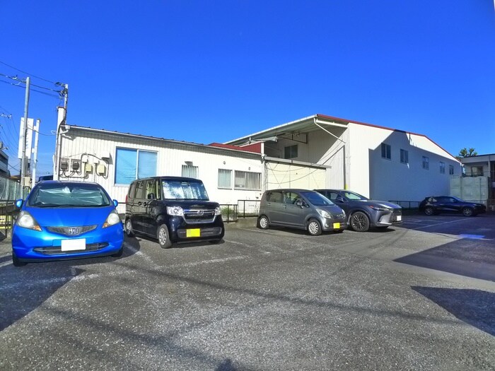 物件外観写真3　(駐車場)