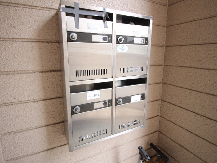 物件外観写真4　(エントランス部分)