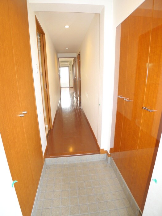 物件内観写真7　(玄関)