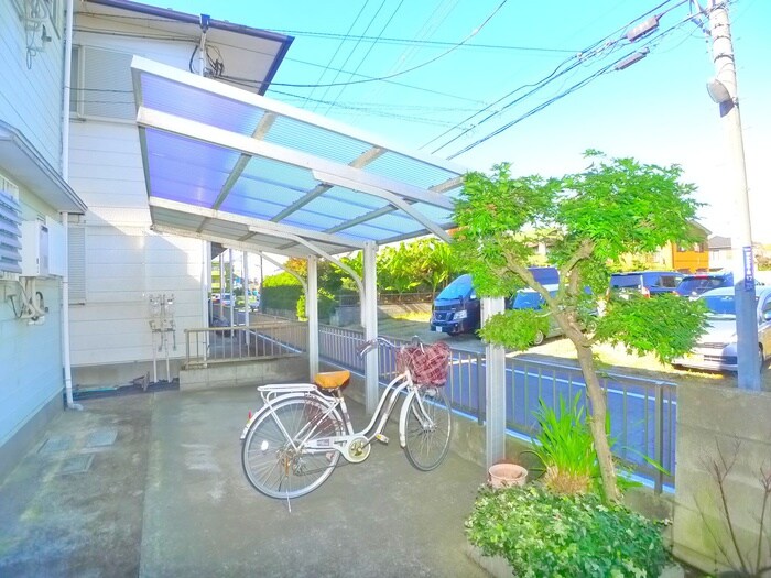 物件外観写真3　(駐輪場)