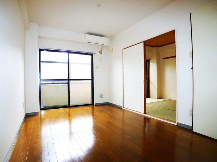 物件内観写真6　(室内からの展望)