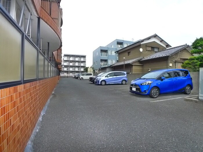 物件外観写真3　(駐車場)