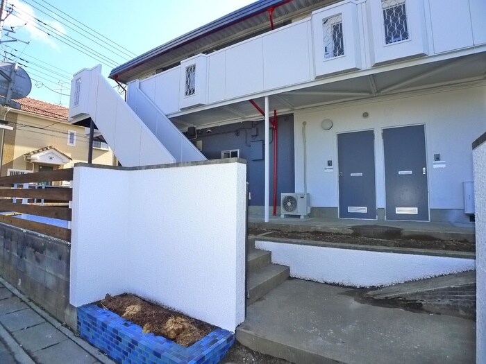 物件外観写真4　(エントランス部分)