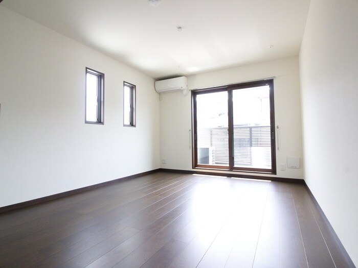 物件内観写真7　(室内からの展望)